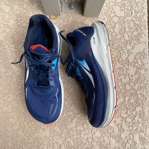 Altra Paradigm 6. Size 9.5 Blue